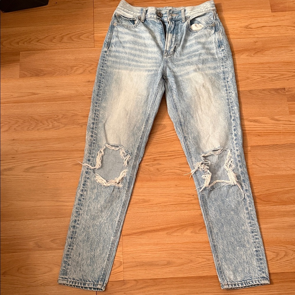 American Eagle Outfitters Light Blue Distressed Boyfriend Jeans